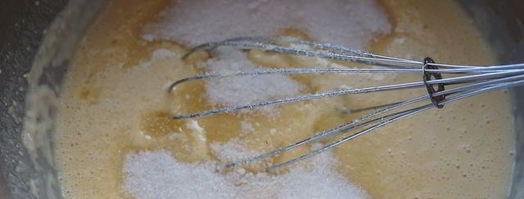 воздушные рогалики с хрустящей ореховой начинкой. Шаг 5