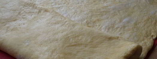 воздушные рогалики с хрустящей ореховой начинкой. Шаг 8