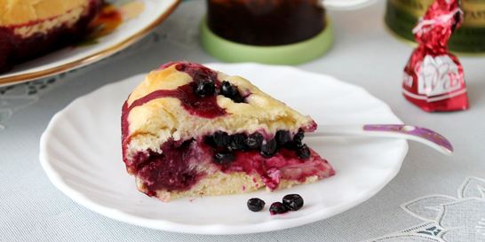 Дрожжевой пирог с черникой