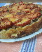 Киш с шампиньонами, луком-пореем и помидорами