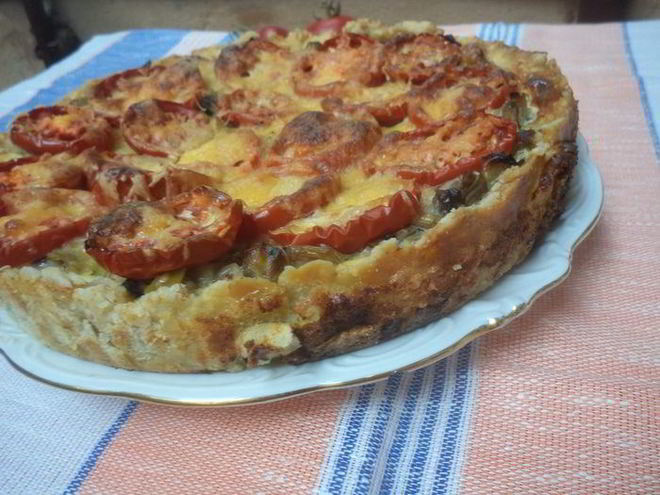 Рецепт киша с шампиньонами, луком-пореем и помидорами