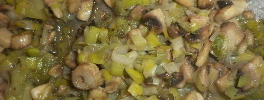 киш с шампиньонами, луком-пореем и помидорами. Шаг 2