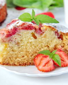 Легкий клубничный пирог