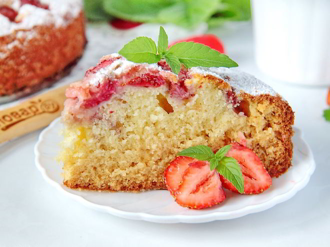 Рецепт легкого клубничного пирога