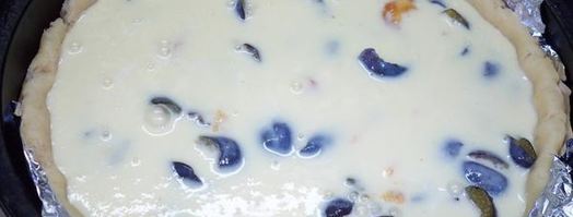 песочный пирог с ягодами и сметанной заливкой. Шаг 3