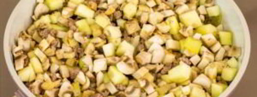 пирог из слоеного теста с фаршем и овощами. Шаг 9