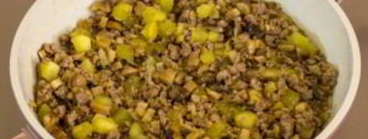 пирог из слоеного теста с фаршем и овощами. Шаг 10