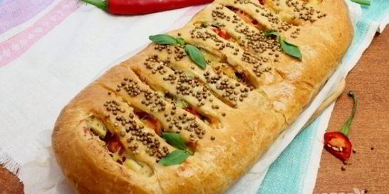 Пирог с адыгейским сыром из слоеного теста