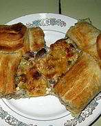 Пирог с грибами из слоеного теста