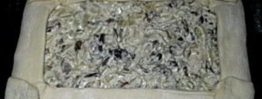 пирог с грибами из слоеного теста. Шаг 8