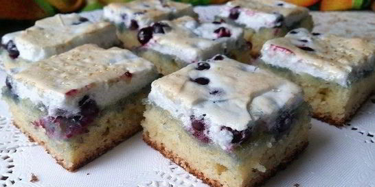 Пирог с кислыми ягодами