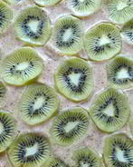 Пирог с киви, йогуртом и корицей