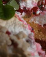 Пирог с красной смородиной и безе