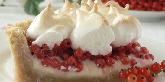 Пирог с красной смородиной