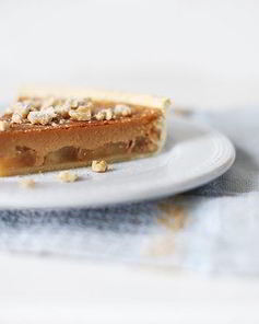 Пирог с вареной сгущенкой и яблоками