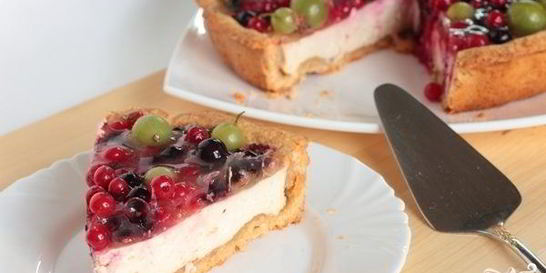 Пирог с ягодами и желе