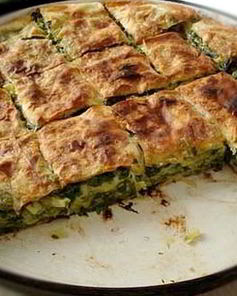 Пирог со щавелем сыром луком и сметаной