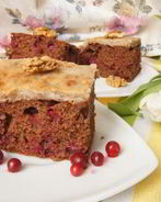 Шоколадный пирог с брусникой