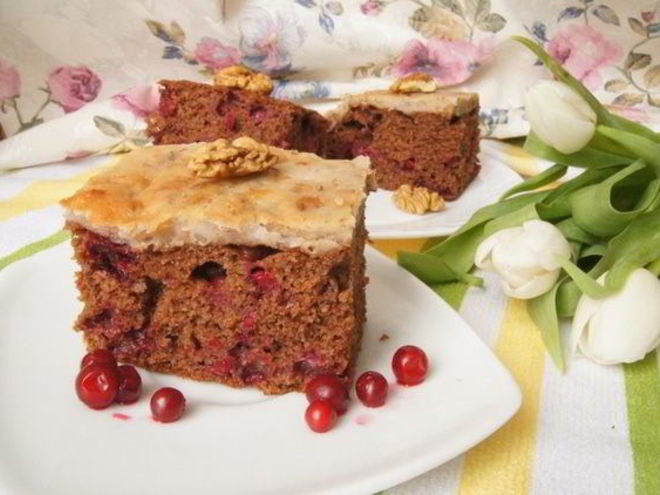 Рецепт шоколадного пирога с брусникой