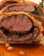 Слоеныи пирог с телятинои , кедровыми орешками и грибами