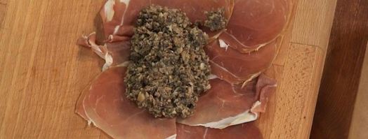 слоеныи пирог с телятинои , кедровыми орешками и грибами. Шаг 2