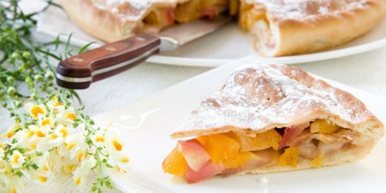 Яблочный пирог с курагой