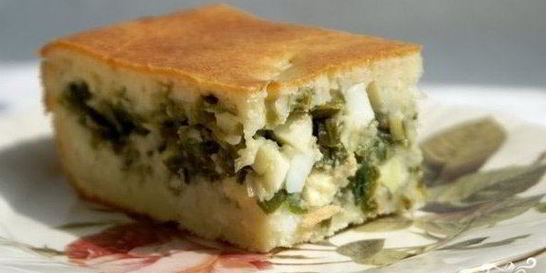 Заливной пирог с зеленым луком и яйцом
