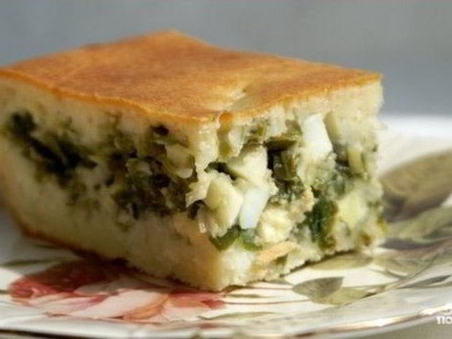 Рецепт заливного пирога с зеленым луком и яйцом