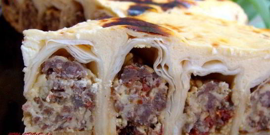 Заливной пирог-улитка с мясом и сыром