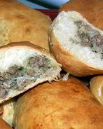 Немецкие пирожки с фаршем, капустой и сыром