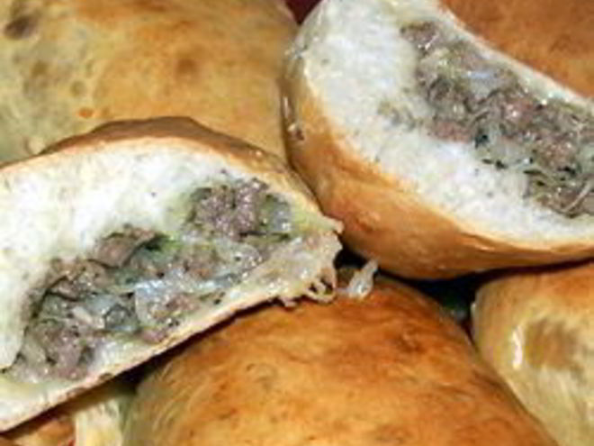 Рецепт немецких пирожков с фаршем, капустой и сыром