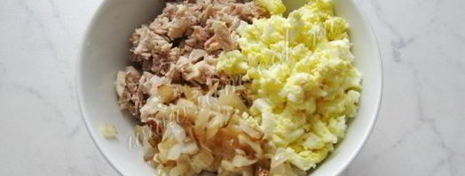 пирожки быстрые с курицей и яйцом. Шаг 4