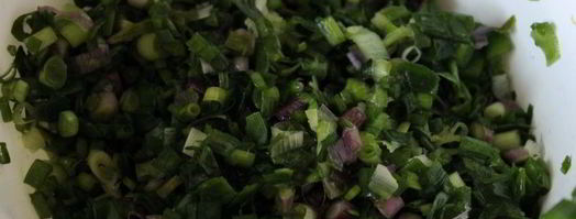 пирожки из лаваша с зеленым луком и яйцом. Шаг 2