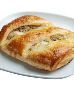 Пирожки из слоеного теста с луком-пореем и сыром