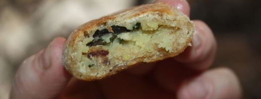 пирожки из цельнозернового теста с картофелем, индюшатиной, маслинами и зеленью. Шаг 15