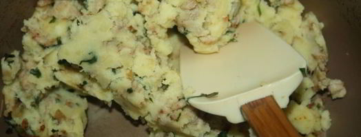 пирожки из цельнозернового теста с картофелем, индюшатиной, маслинами и зеленью. Шаг 9