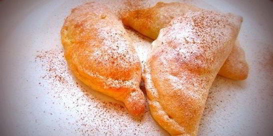 Пирожки из творожного теста с яблоками