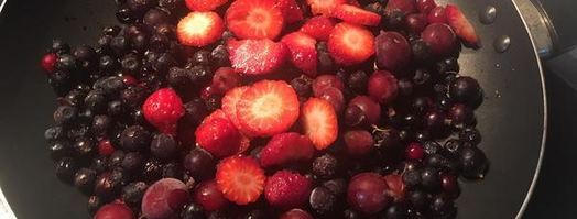 пирожки на простокваше с лесными ягодами. Шаг 2