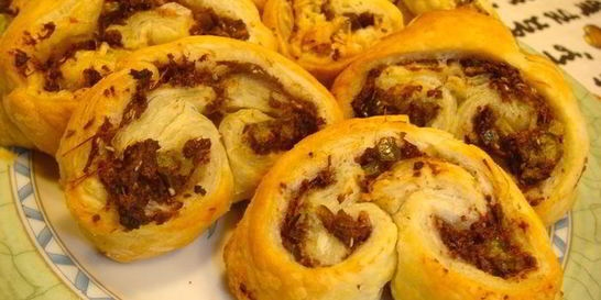 Пирожки с маслинами и розмарином