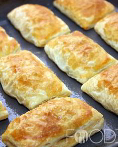 Пирожки с мясом из слоеного теста