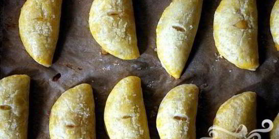 Пирожки с персиками