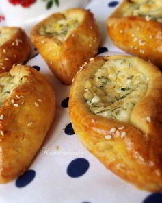 Пирожки с сыром и зеленью Лодочки