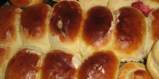 Пирожки с вишней и яблоками