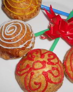 Пирожки с ягодами на палочках