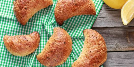 Пирожки со шпинатом и кедровыми орешками