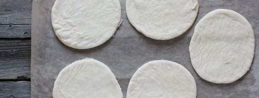 пирожки со шпинатом и кедровыми орешками. Шаг 5