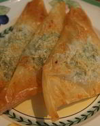 Пирожки со шпинатом, курицей и кедровыми орешками