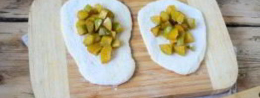 пирожки со сливой на сковороде. Шаг 6