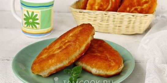 Сладкие жареные пирожки со щавелем