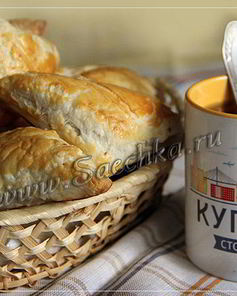 Слоеные пирожки с мясом